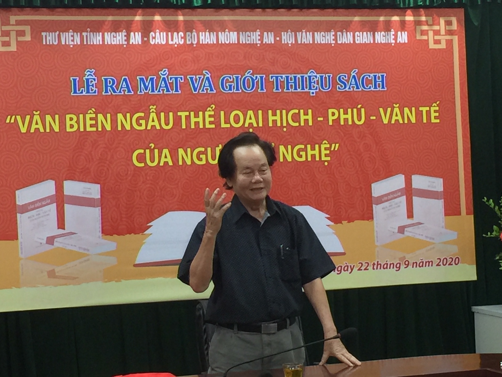 Ra mắt cuốn sách "Văn biền ngẫu thể loại Hịch - Phú - Văn tế của người xứ Nghệ"